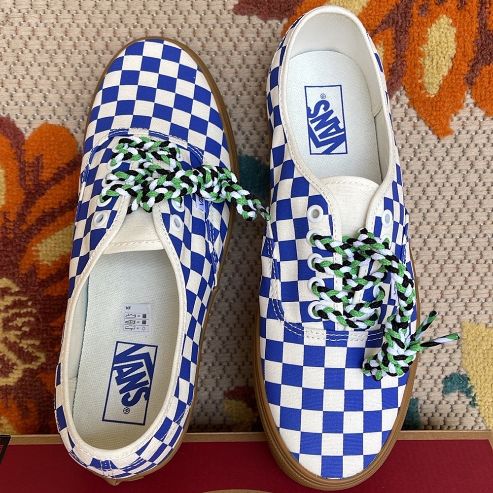Vans Men’s Authentic
Checkerboard Blue/White
VN0009PVY6Z
Sneakers - Picture 13 of 16
